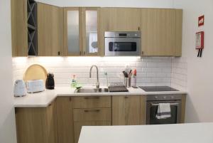 Beautiful 2BR high ceiling50m from TimeOut market