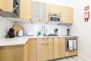 Beautiful 2BR high ceiling50m from TimeOut market