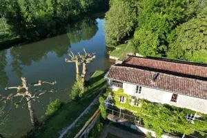 Le Gué Renard-un Balcon Sur La Charente - Bourg-Charente