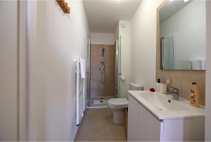 Appartements Residence Marina di Bravone - appartement 6 personnes 5 adultes max RDC N147 : photos des chambres