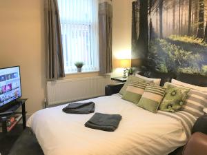 Welcoming spacious 2-bedroom house in St Helens