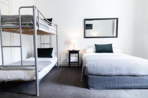 Family Room with Shared Bathroom room in Wynyard Hotel