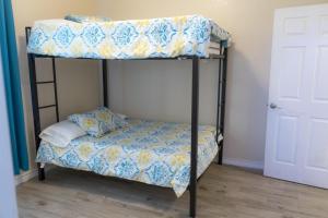 Walk to Beach Condo with Pool unit C - Island Morning Sun 3