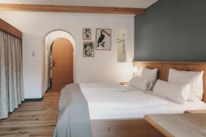 Classic Double Room with Extra Bed room in Hotel & Appartements Tiroler Buam
