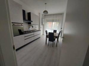 Lovely Central Apartment - 4hvězdičkové hotely ve městě Pescara