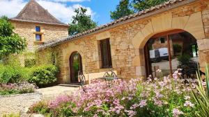 Maison de 2 chambres avec piscine partagee jardin amenage et wifi a Puy l Eveque