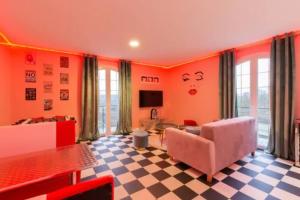 Appartements Suite Marilyn Monroe & SPA - 5P - Proche Disney : photos des chambres