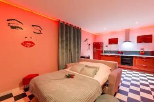 Appartements Suite Marilyn Monroe & SPA - 5P - Proche Disney : photos des chambres