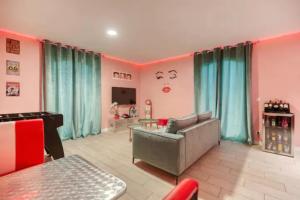 Appartements Suite Marilyn Monroe & SPA - 5P - Proche Disney : photos des chambres