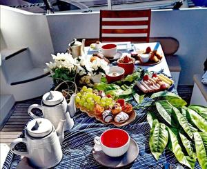 AQUADOURO Yacht RADAMES - Sleep Boat Experience