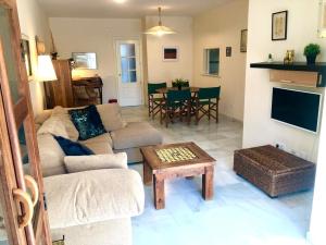 GATU PREMIUM Atico Sotavento playa, parking, terraza, piscinas, wifi y aire acc , " Preferente mayores de 21 años y familias "