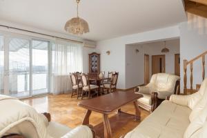 Sobieskiego Spacious 4bedroom Aparment