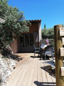 Villages vacances Les Garrigues de la Vallee des Baux : photos des chambres