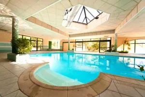 Chadenas le village vacances - 埃姆布能