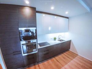 Luxury New Apt in Downtown (83 sqm)