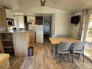 Campings Camping Les Chenes Verts : photos des chambres