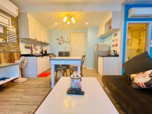 Summer Huahin Condo classic room pool view