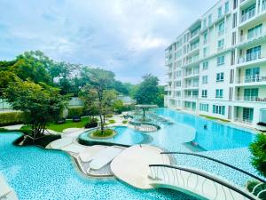 Summer Huahin Condo classic room pool view
