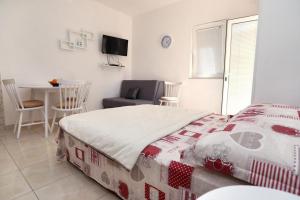 Holiday apartment in Okrug Gornji with terrace, air conditioning, WiFi, washing machine 5059-3