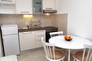 Holiday apartment in Okrug Gornji with terrace, air conditioning, WiFi, washing machine 5059-3