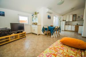 Apartment Gianni only 70m from the sea, island Pag 