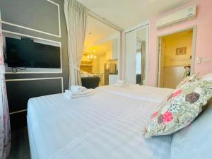 Summer Huahin Condo 2 Bedrooms Pool View Classic Room