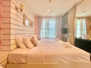 Summer Huahin Condo 2 Bedrooms Pool View Classic Room