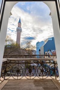 1BD Apartment with a Cute Balcony in Kapana