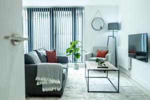 Modern Luxe 1 & 2 Bed Apts near Granby Plaza by Sojo Stay