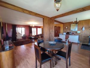 Amplia y acogedora Casa, a 10 min de playa en auto