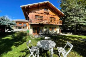 Chalets Family Cottage With Garden In Saint Chaffrey : Chalet