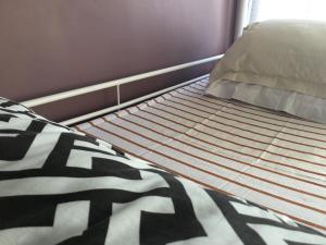 Sejours chez l'habitant Just for sleep - Parisian Male dorm room - daily stay from 20h to 10h -contact the private host via Booking chat message upon the arrival : photos des chambres
