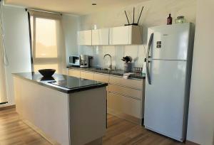 Moderno departamento nuevo con vista al mar.