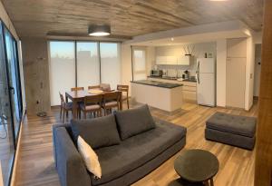 Moderno departamento nuevo con vista al mar.