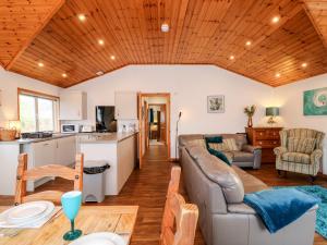 Teal Lodge
