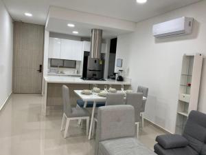 Confortable apto 3H AC WIFI en Club de playa al Mar, Sector Zazue, Playa Pozos Colorados