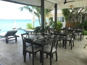 The Cosy Maenam Beach Resort