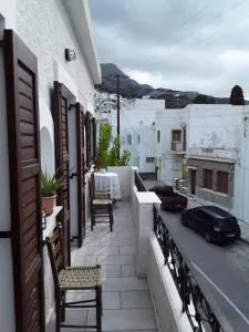 filoti square house - Tsikkalarión