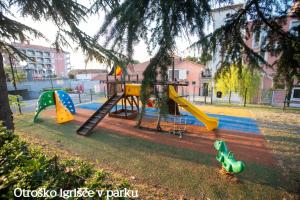 Apartma Žusterna za bazenom