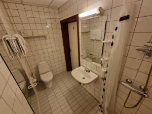 Twin Room room in Chesterfield Hotel