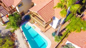 Pool-side Villa with Perfect Views