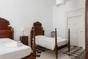 Double Room with Shared Bathroom room in Hostal Pons