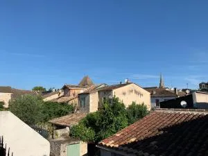 Maison cosy cœur de bastide+ cour + vue sur toits - Agnac