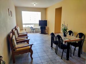 Apartamento com 03 quartos, vista para o mar, com suíte, 2 elevadores e garagem