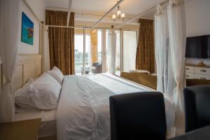 Jebel Sifah studio Apartment with Pool View