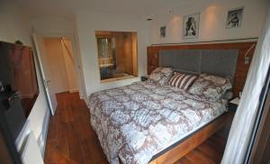 George Apartment in Neuilly