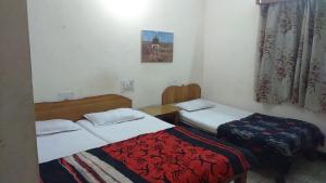 HOTEL YOGI LODGE