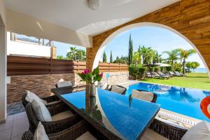 Sea Front Oceanus H2 by Ezoria Villas