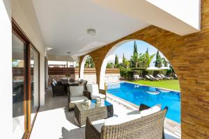 Sea Front Oceanus H2 by Ezoria Villas