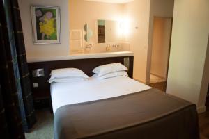 Hotels Hotel La Beauze : photos des chambres